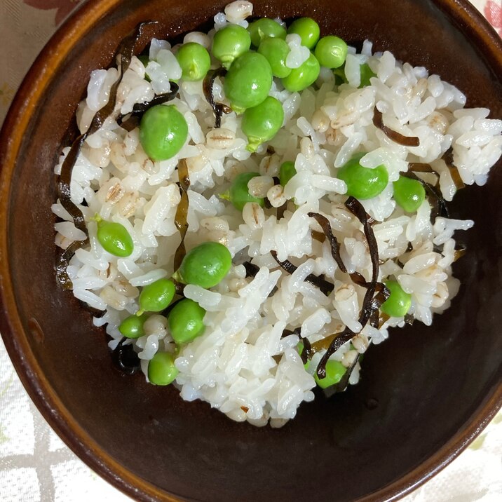 グリンピースと塩昆布の混ぜご飯